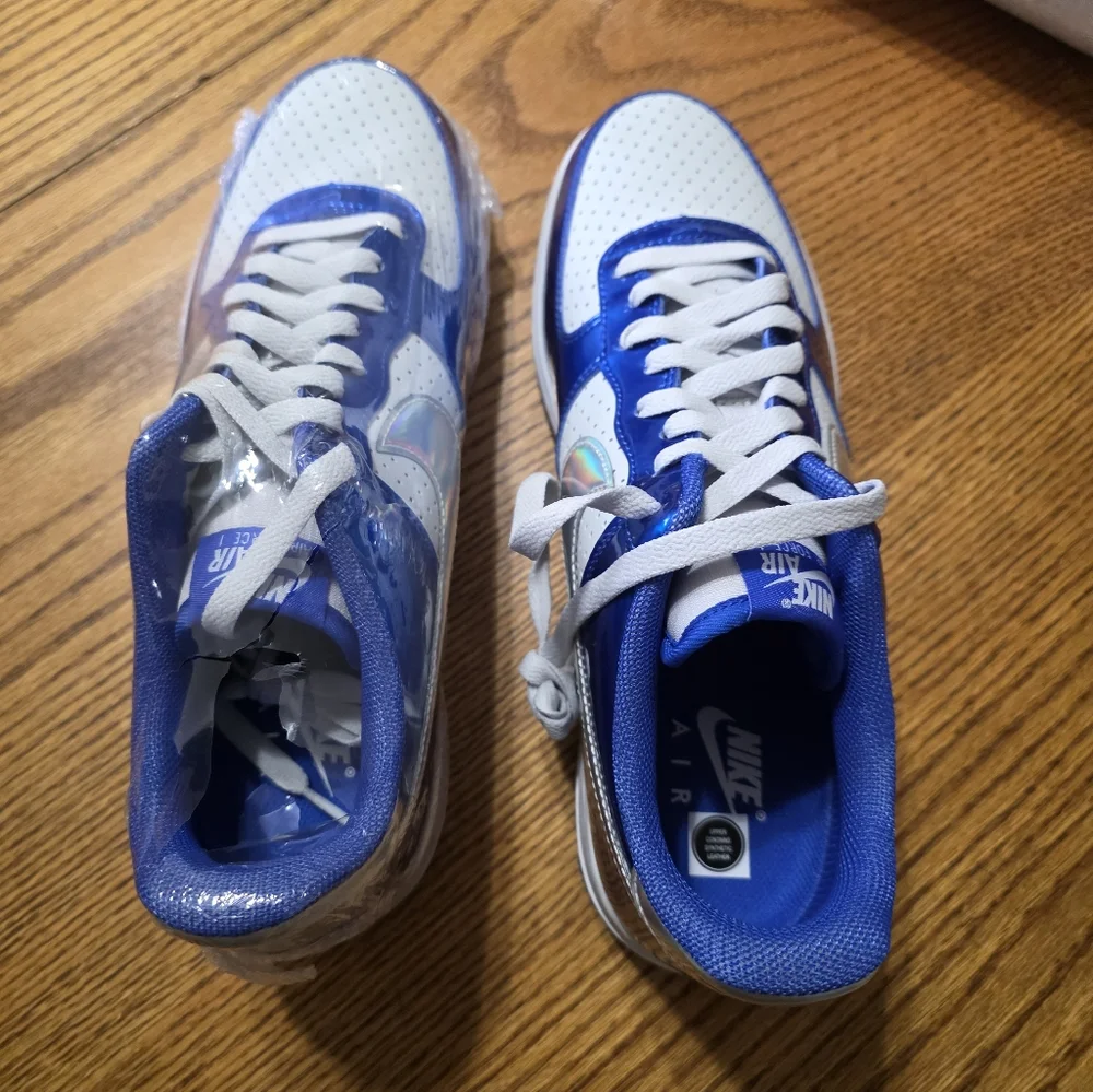 Nike AF1 LV8, Size 10.5 White and Royal Blue Low Top Air Sneakers BRAND NEW! - Picture 2 of 6